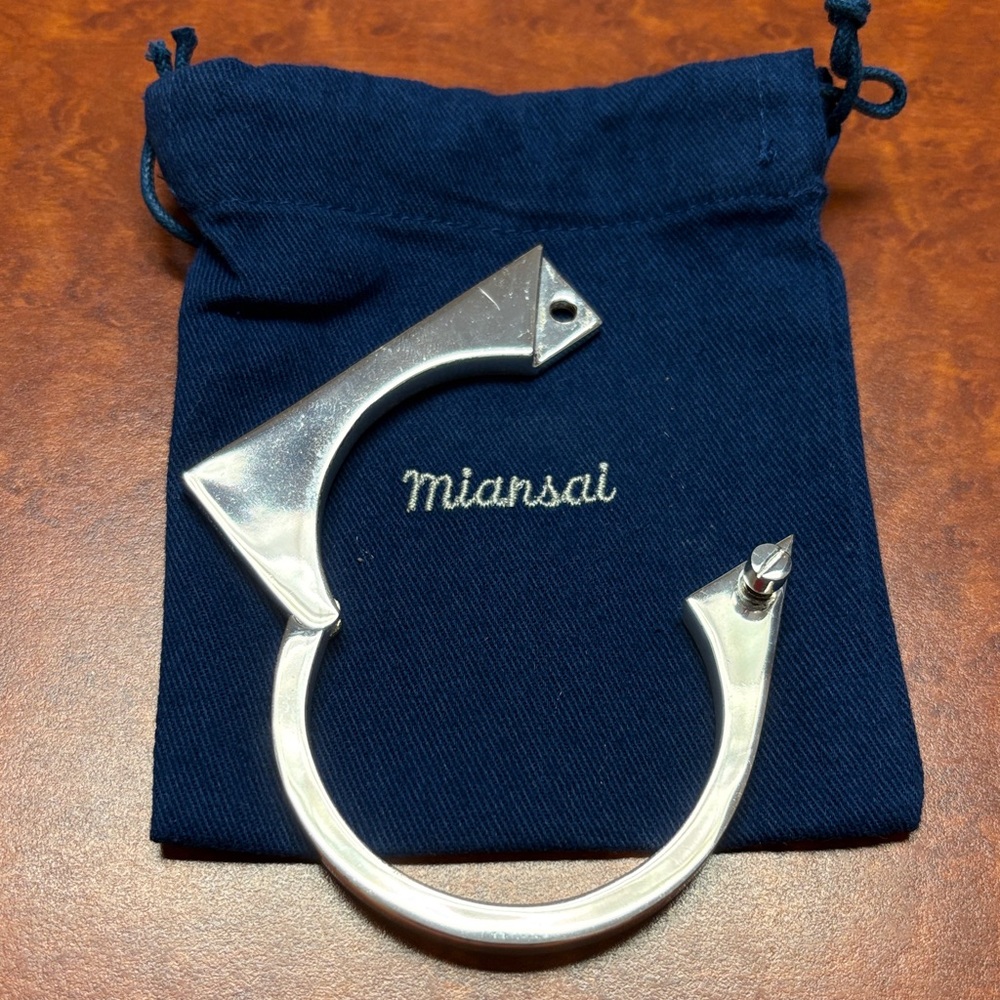 Silver hinged bracelet